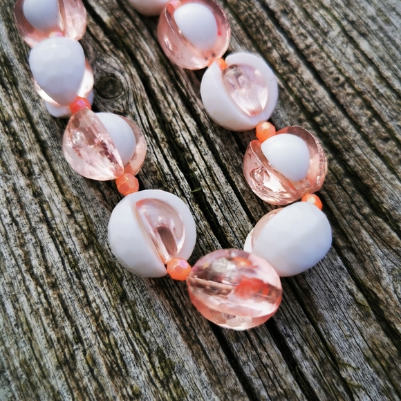 Vintage White and Pink Plastic Bead Necklace and Clip On Earrings - Picture 4 of 16